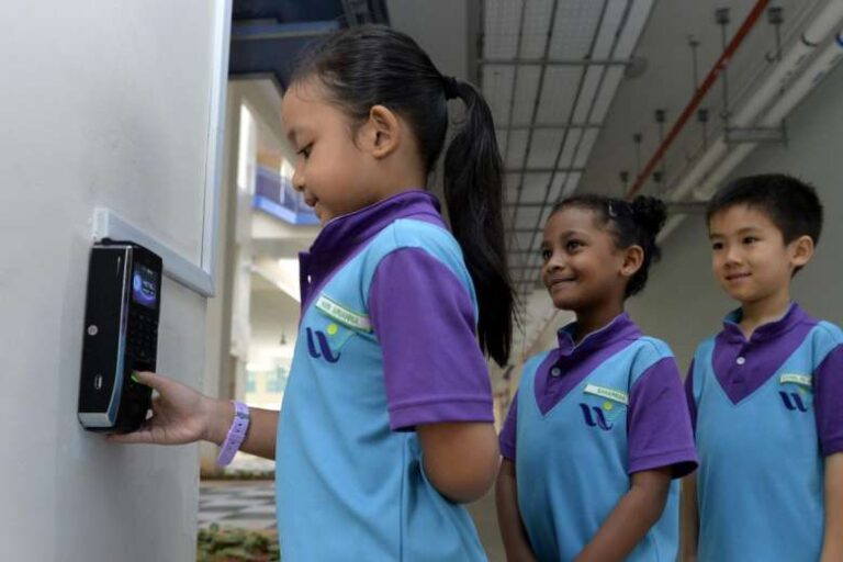 fingerprint_machine_school