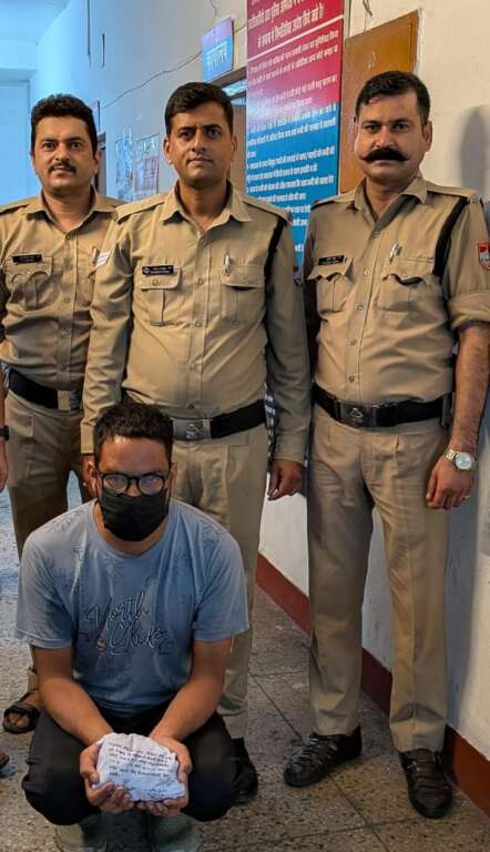 हल्द्वानीः स्कूटी की डिग्गी से निकली आधा किलो चरस, तस्कर दबोचा
