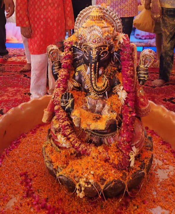 हल्द्वानी: गणपति बप्पा को किया प्रतिष्ठित, विसर्जन से किया इनकार