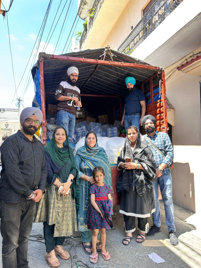 हल्द्वानी से दवाइयों और जरूरी सामान से भरे ट्रक पंजाब रवाना